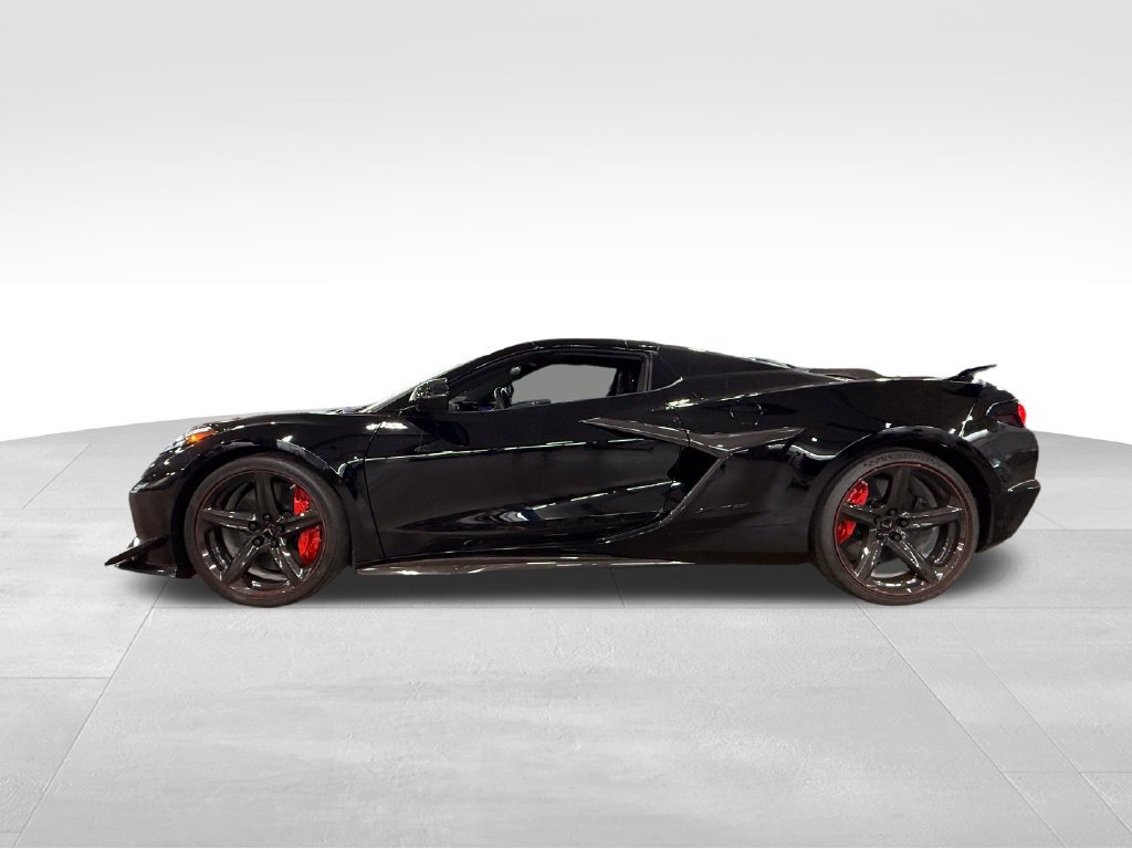 Used 2024 Chevrolet Corvette Z06 w/ Z07 Performance Package RWD image 3