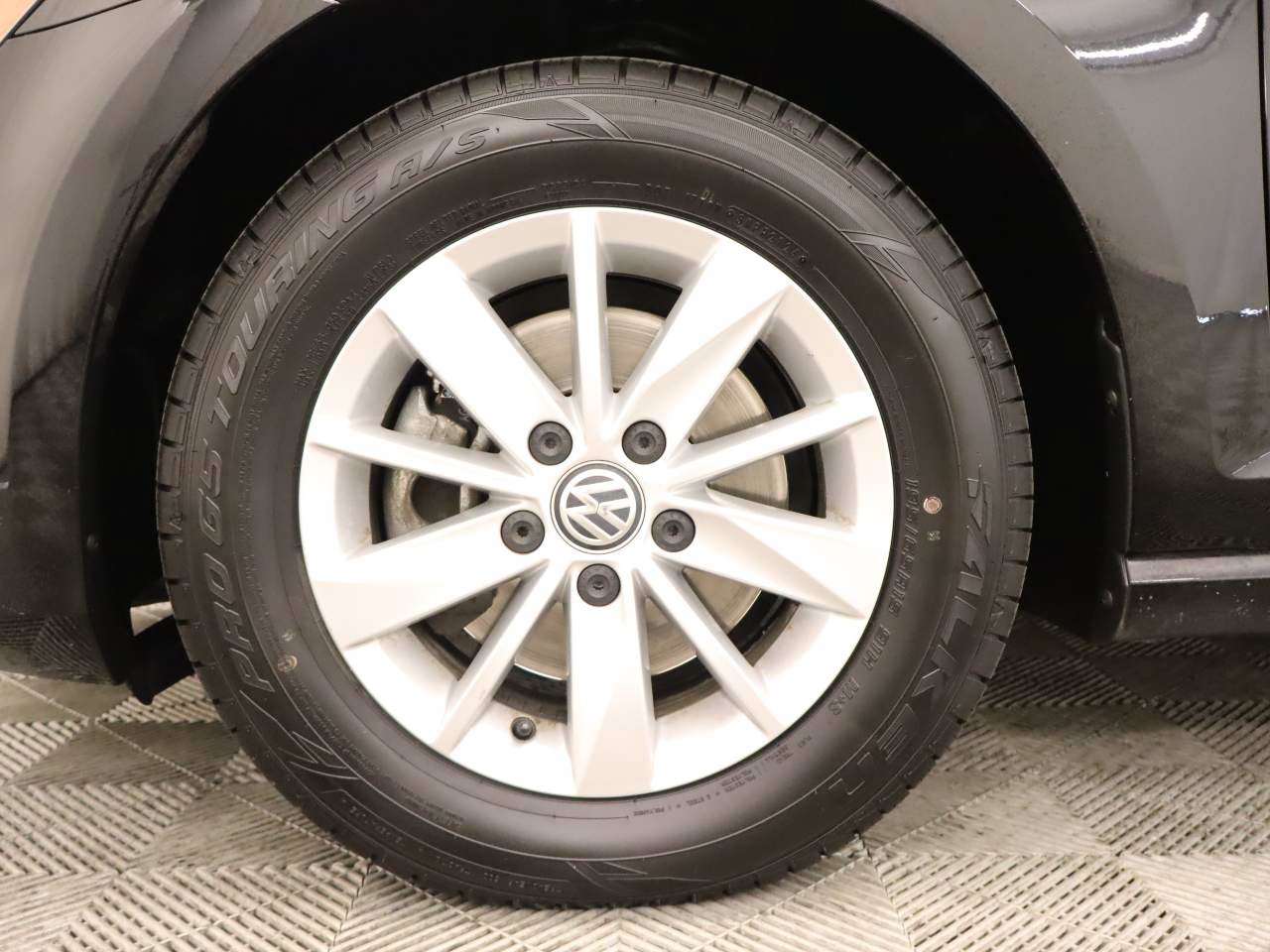 Used 2017 Volkswagen Golf S FWD image 6