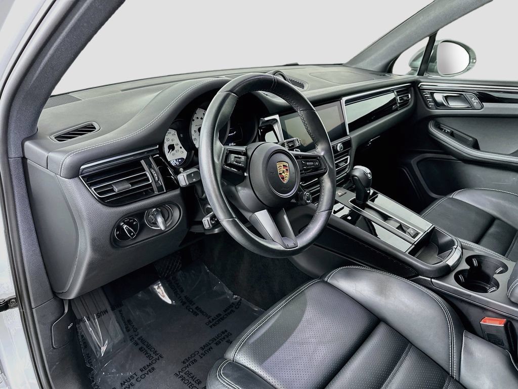 Certified 2024 Porsche Macan Turbo AWD/4WD image 4