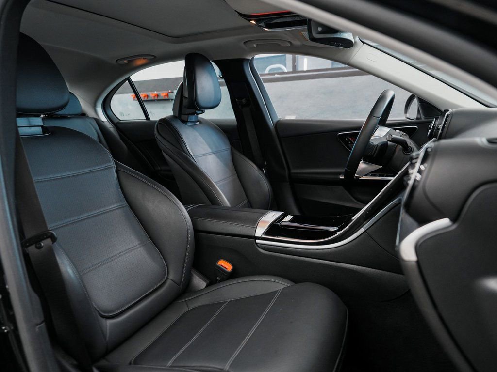 Used 2025 Mercedes-Benz C 300 4MATIC Sedan image 34