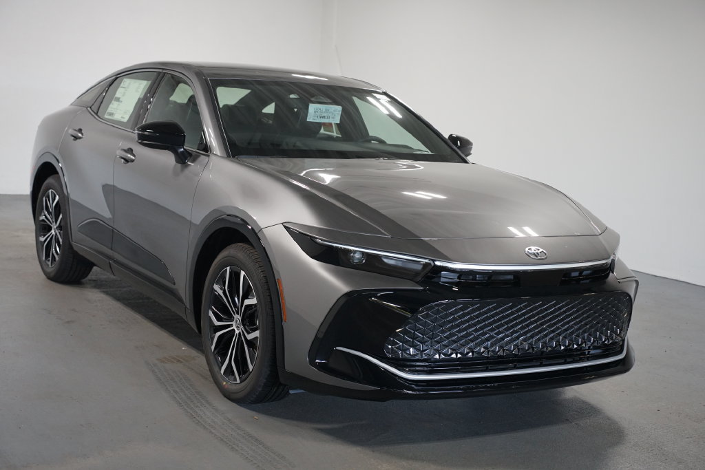 New 2027 Toyota Crown AWD/4WD image 3