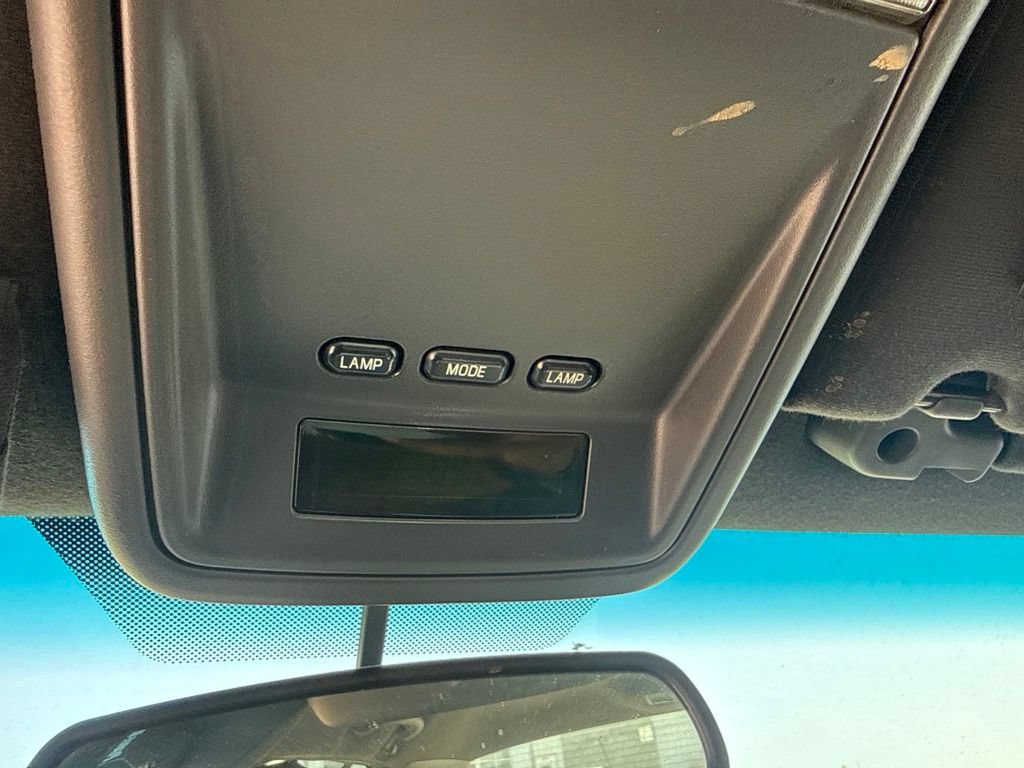 Used 2004 Ford Crown Victoria LX RWD image 21