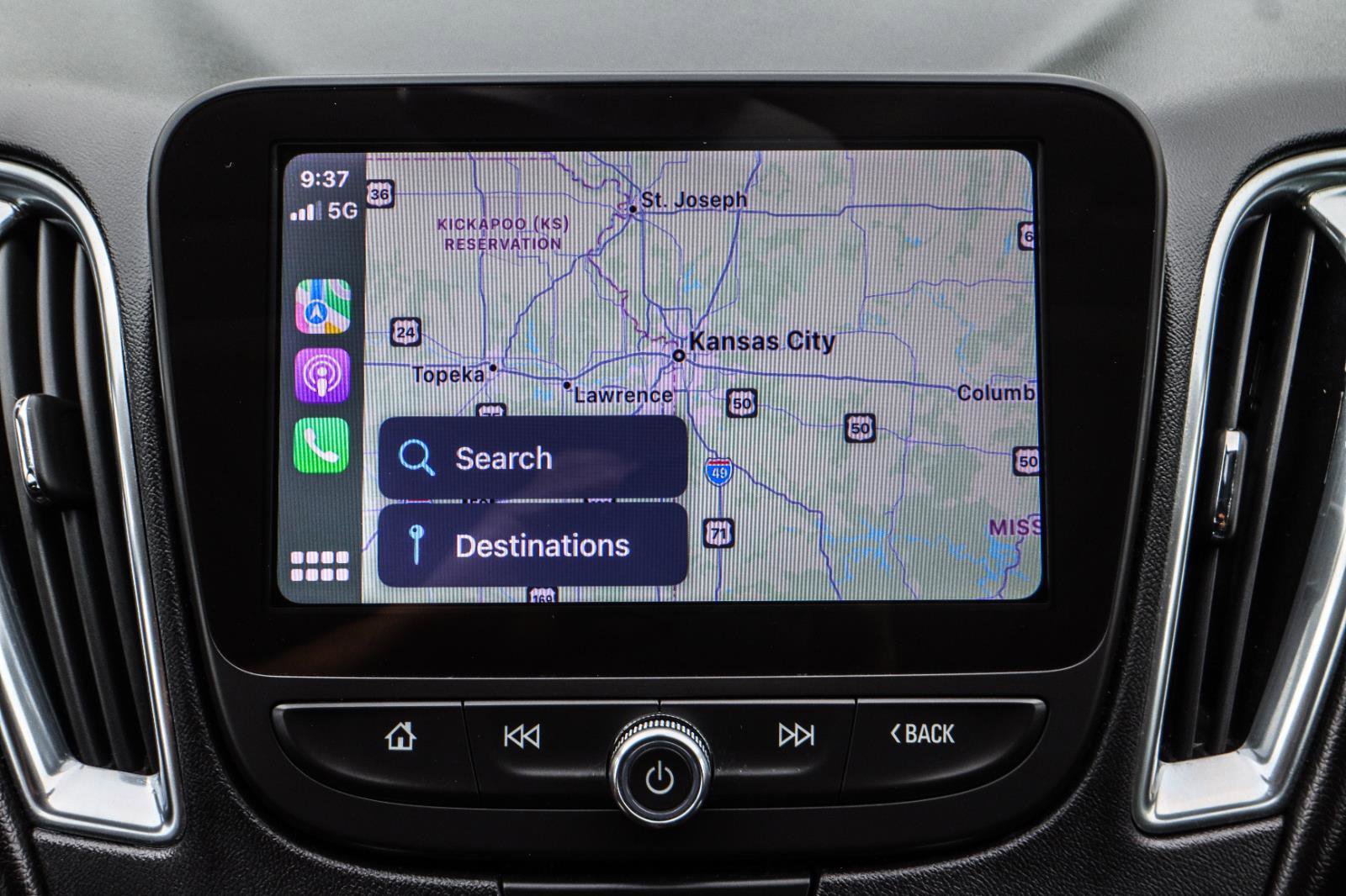 Used 2019 Chevrolet Malibu LT w/ Leather Package FWD image 8