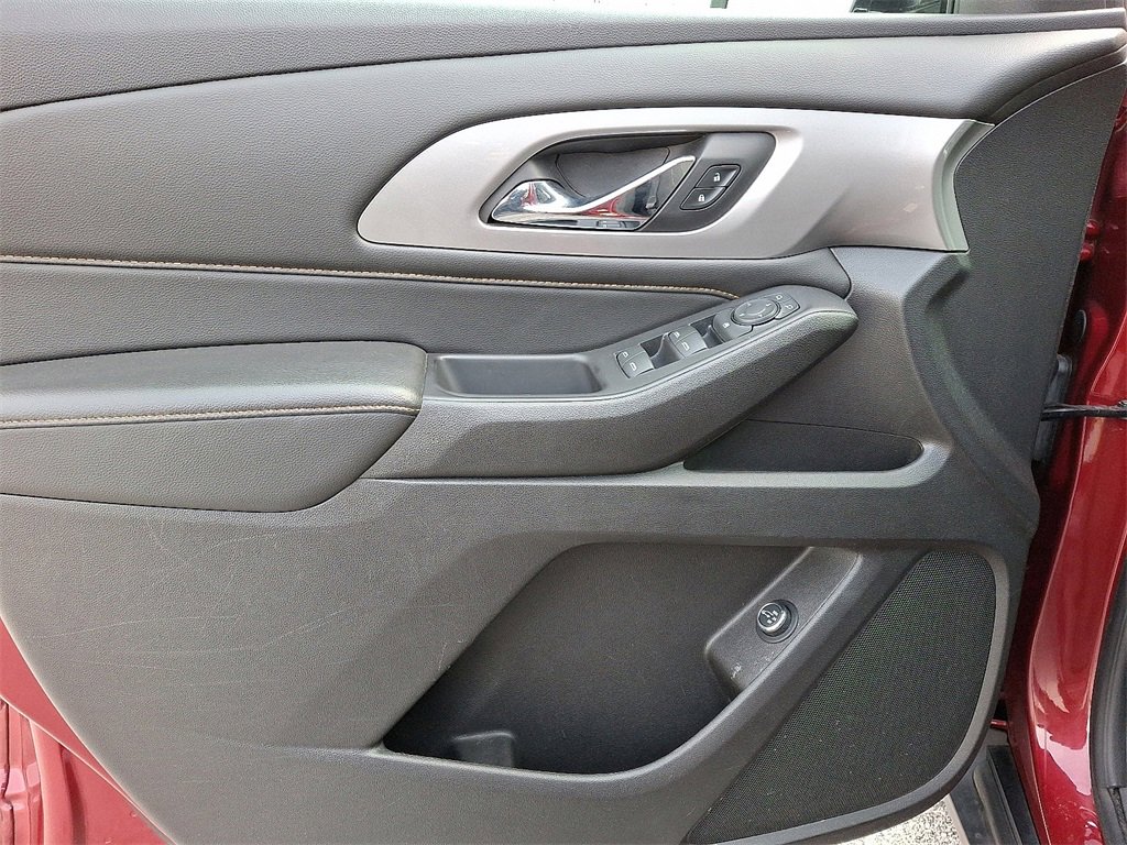 Used 2018 Chevrolet Traverse LT image 16