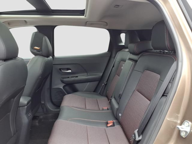 Used 2026 Nissan Kicks SR w/ SR Premium Package FWD image 9