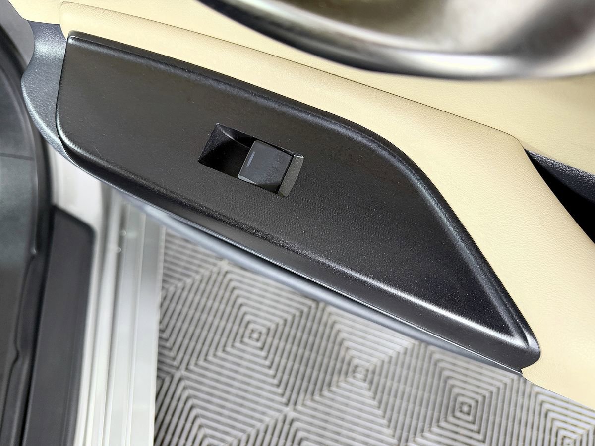 Used 2019 Lexus ES 300h w/ Premium Package FWD image 42