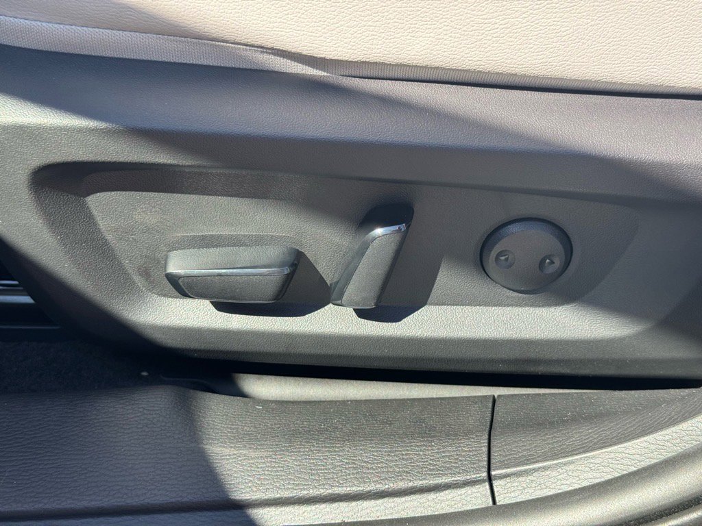 Used 2025 Mitsubishi Outlander AWD image 26