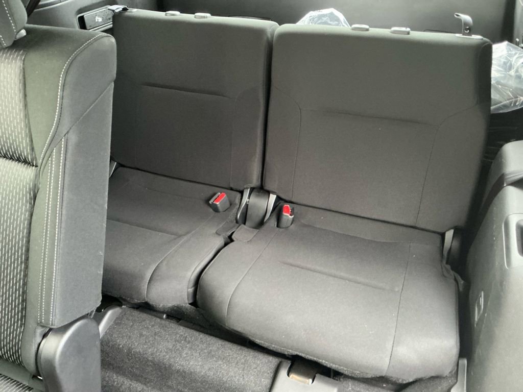 Used 2025 Mitsubishi Outlander ES image 16