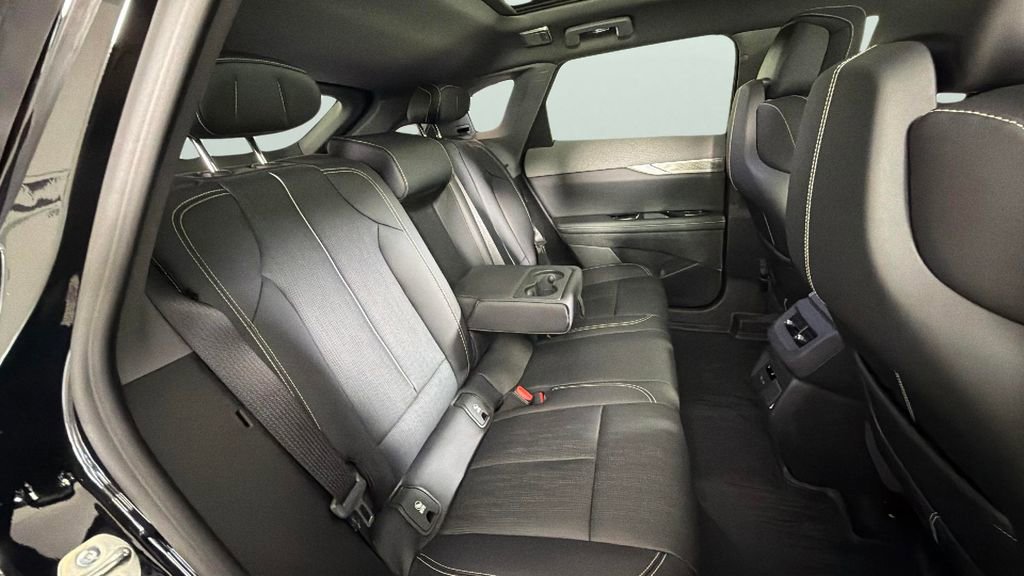 Certified 2025 Cadillac Optiq Luxury 2 w/ LPO, Floor Liner Package AWD/4WD image 34