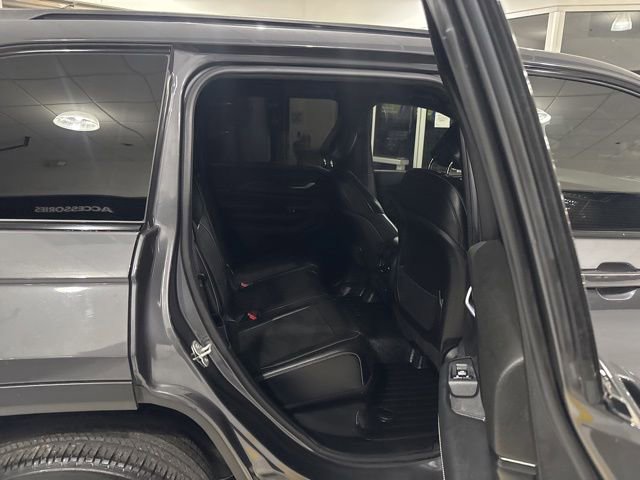 Used 2023 Jeep Grand Cherokee Altitude AWD/4WD image 36