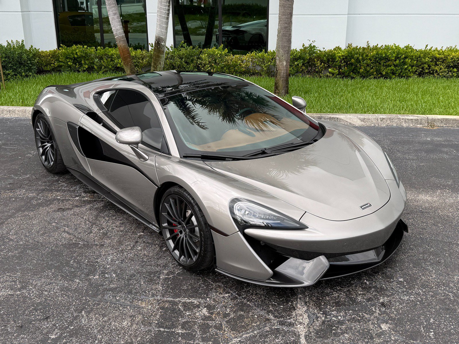 Used 2017 McLaren 570S RWD image 5