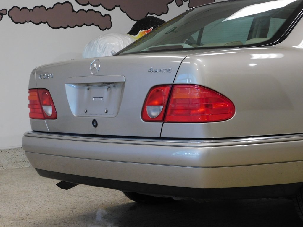 Used 1999 Mercedes-Benz E 320 4MATIC Sedan image 46