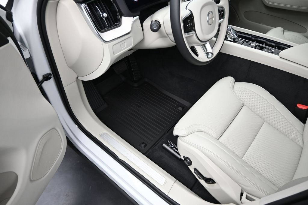 New 2026 Volvo XC60 B5 Ultra w/ Climate Package AWD/4WD image 9