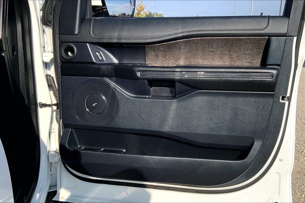 Used 2021 Ford Expedition Limited AWD/4WD image 22