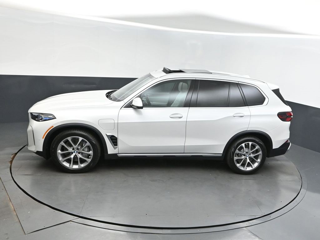 New 2026 BMW X5 xDrive50e image 32
