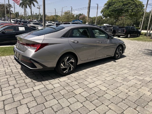 Used 2025 Hyundai Elantra SEL FWD image 36