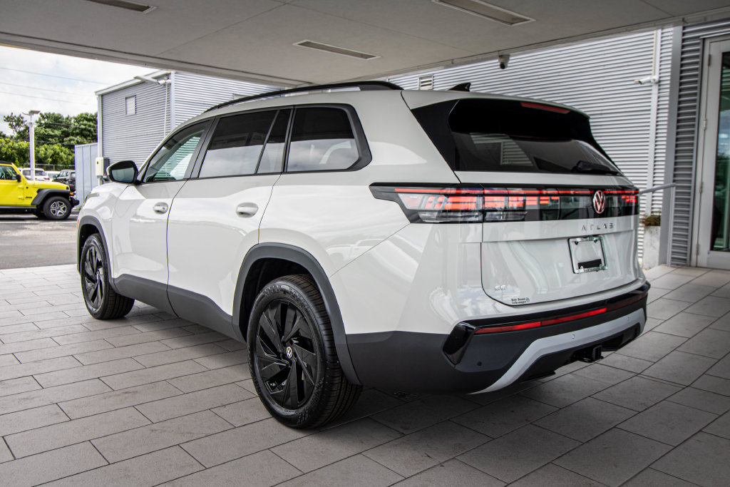 New 2027 Volkswagen Atlas SE FWD image 12