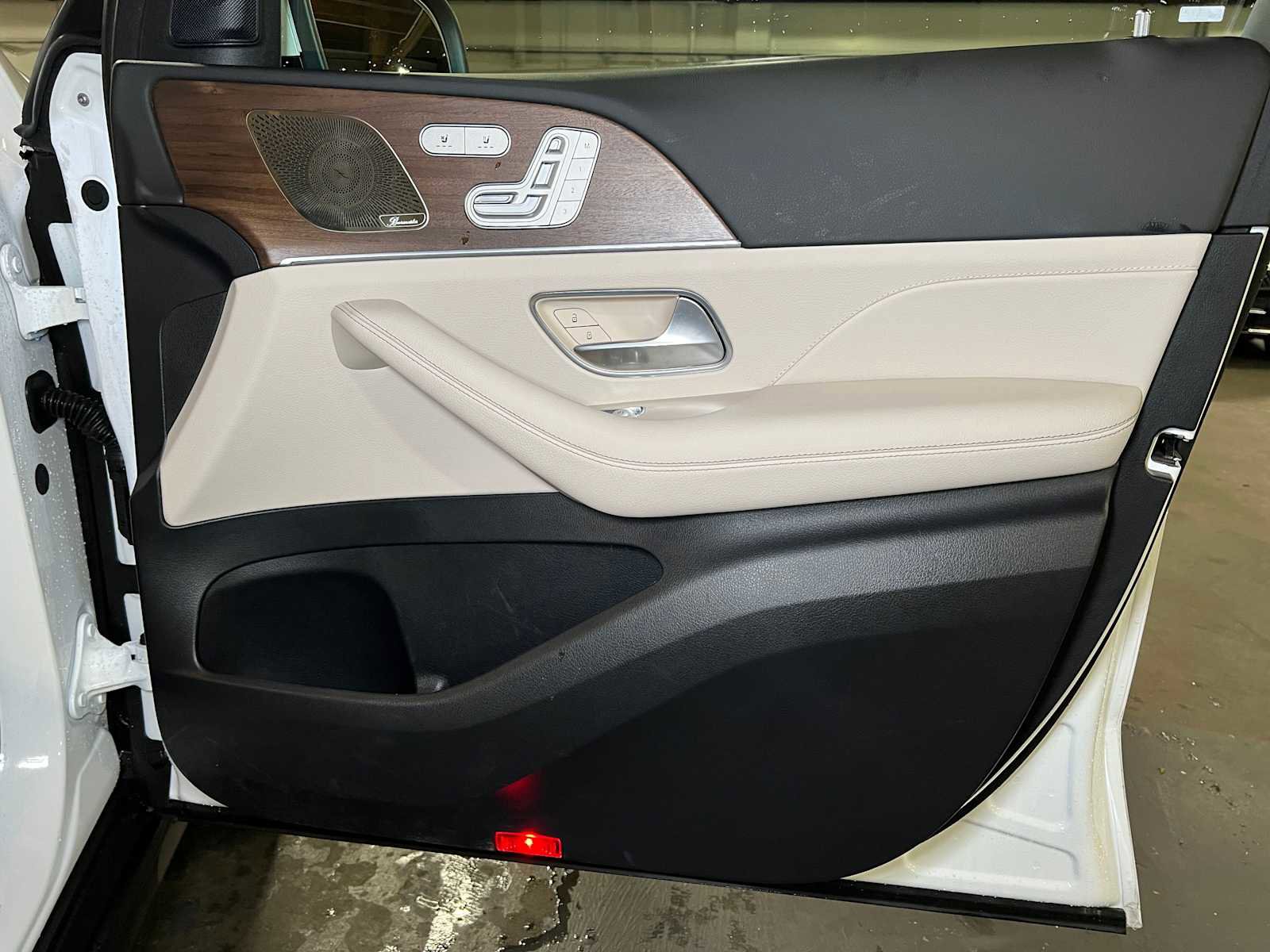 Used 2025 Mercedes-Benz GLS 450 4MATIC image 10