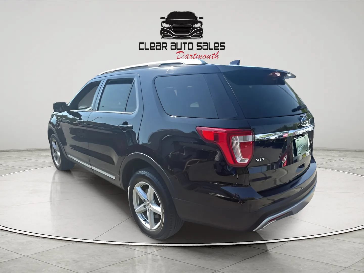 Used 2016 Ford Explorer XLT w/ Equipment Group 202A AWD/4WD image 4