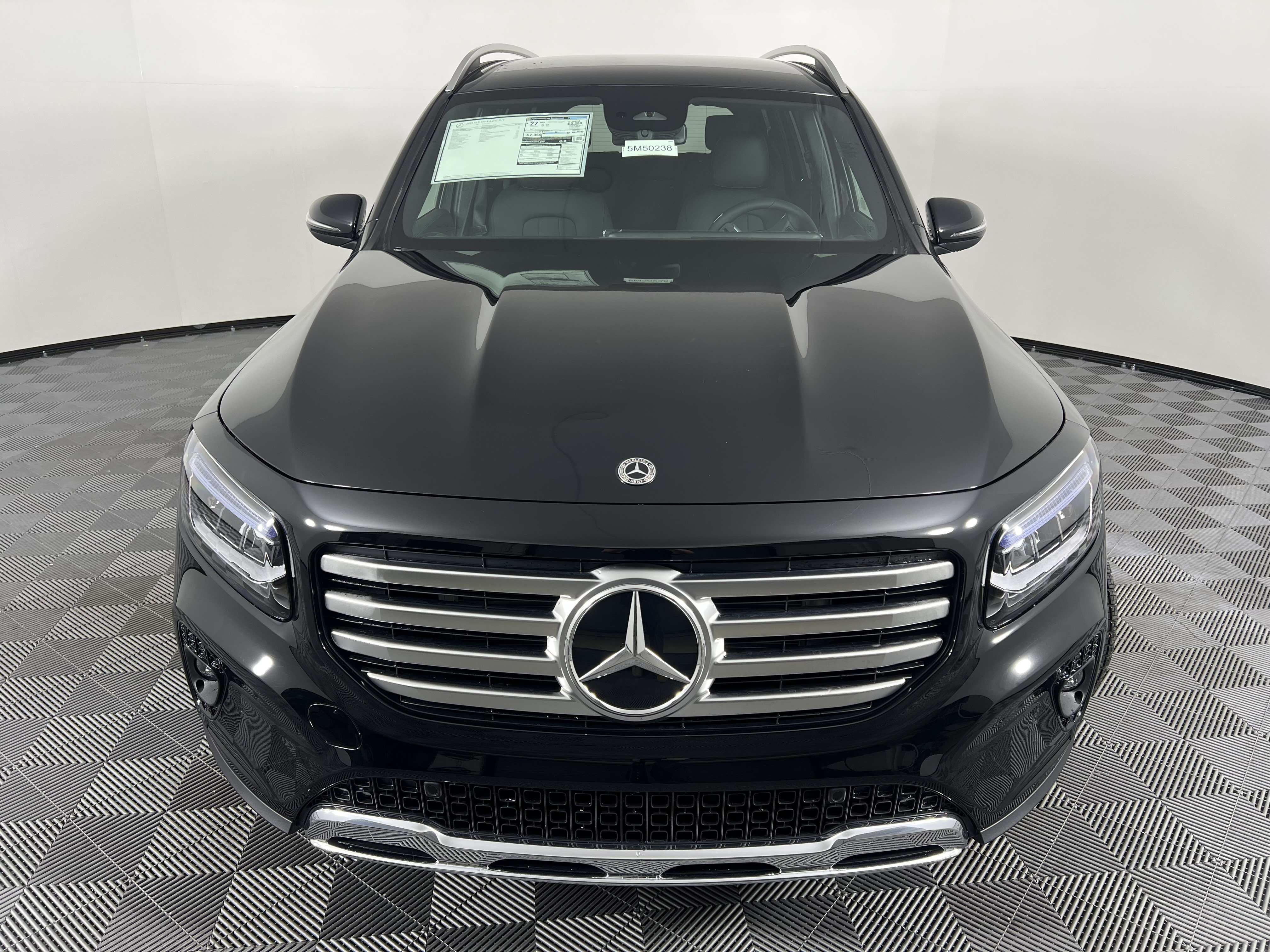 Used 2025 Mercedes-Benz GLB 250 4MATIC image 5