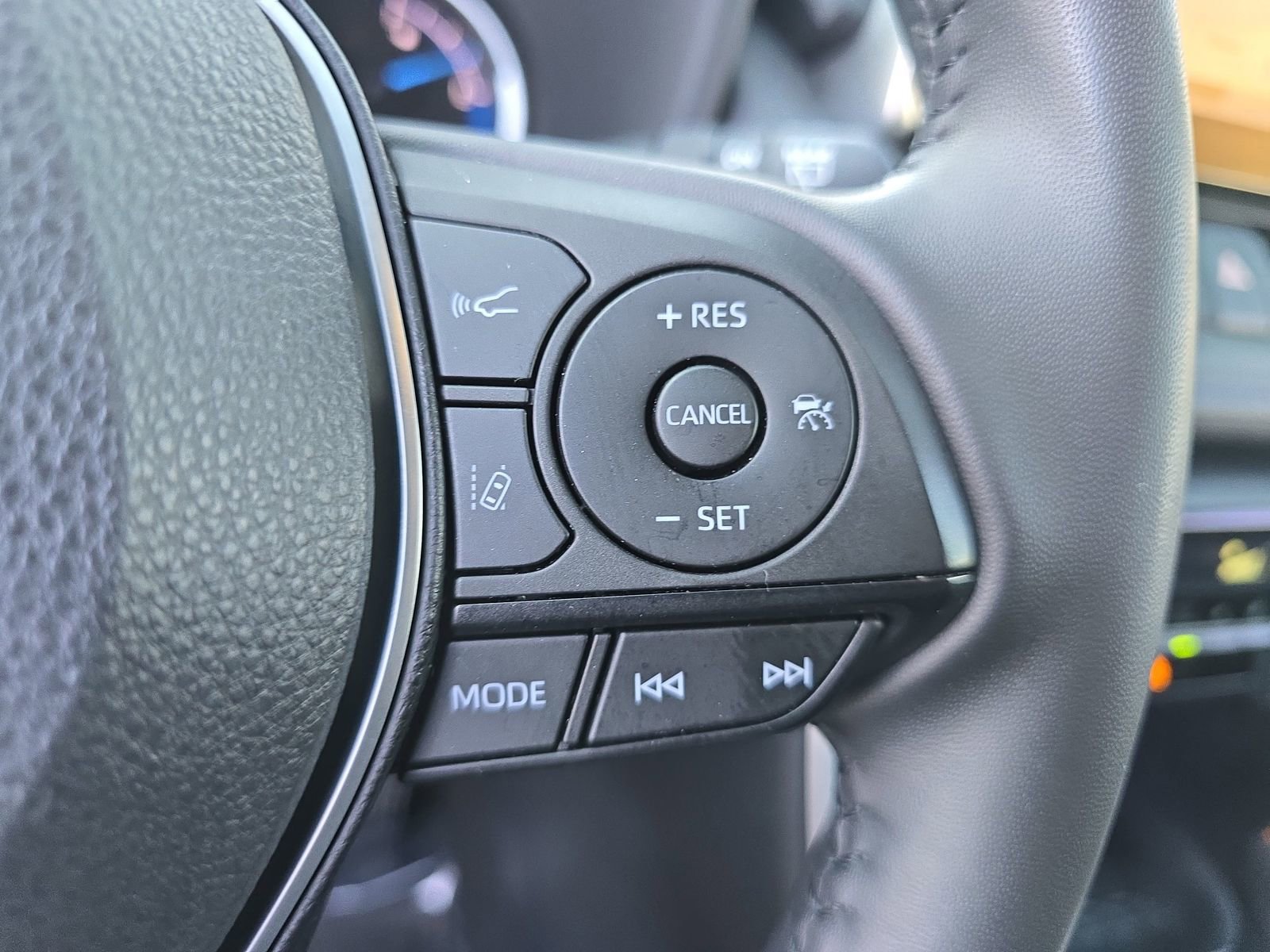 Used 2023 Toyota RAV4 SE image 24