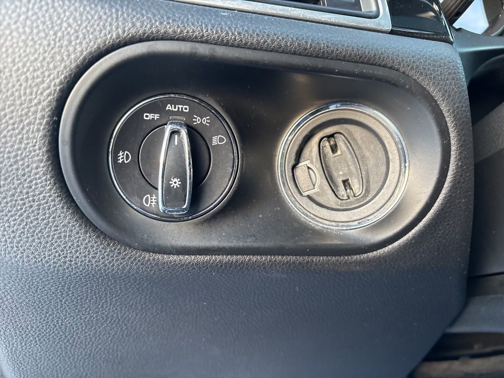 Used 2018 Porsche Macan Base image 30