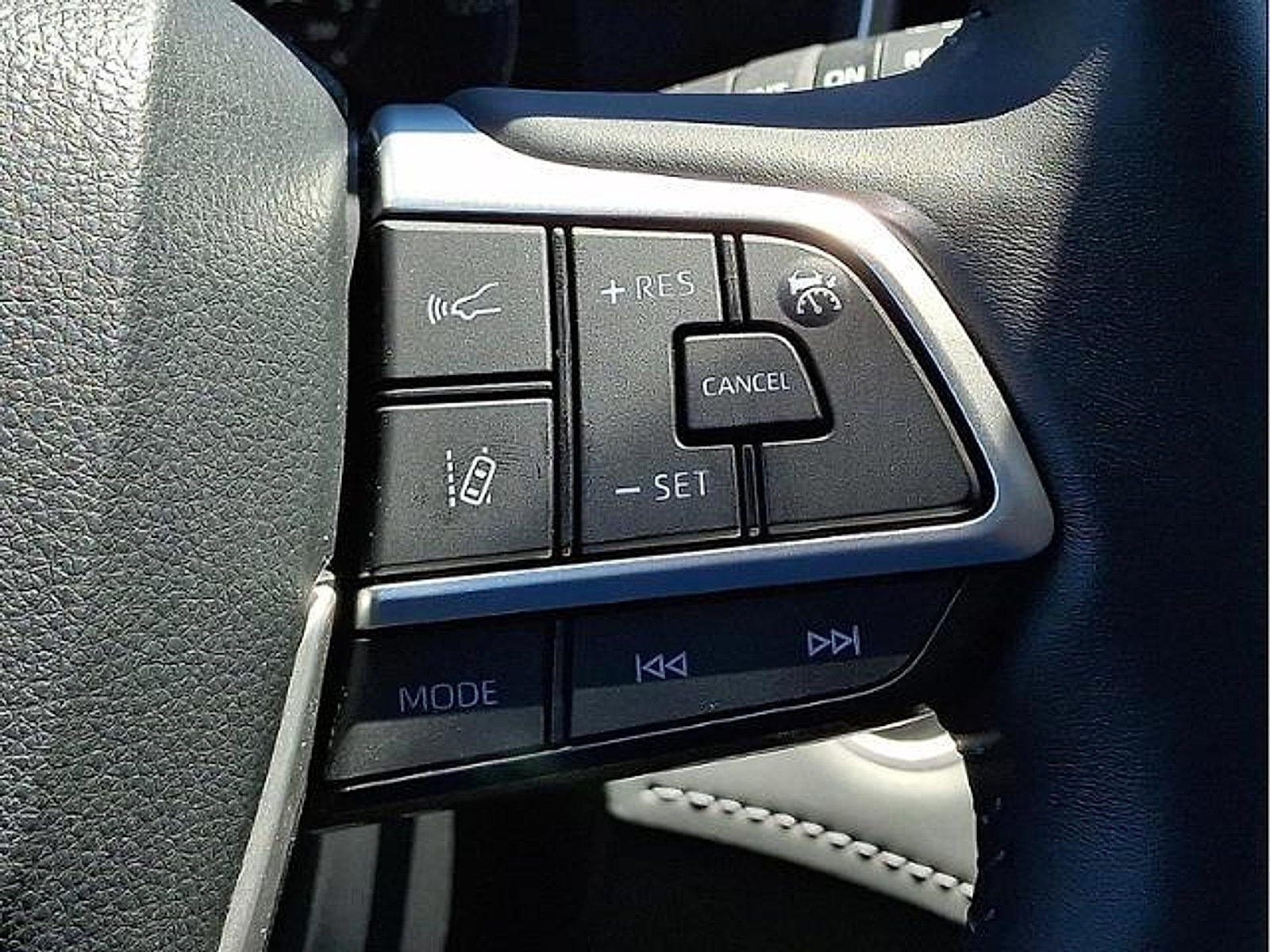 Used 2024 Toyota Highlander Limited AWD/4WD image 21