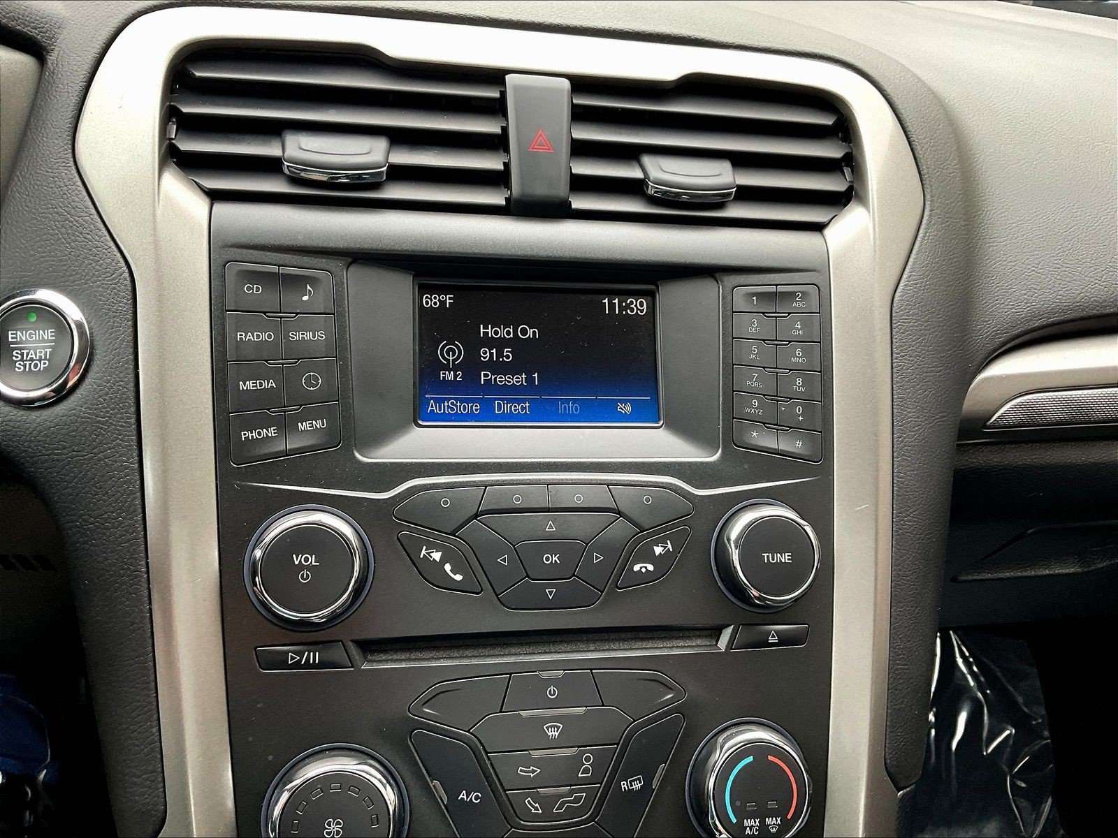 Used 2018 Ford Fusion SE FWD image 17