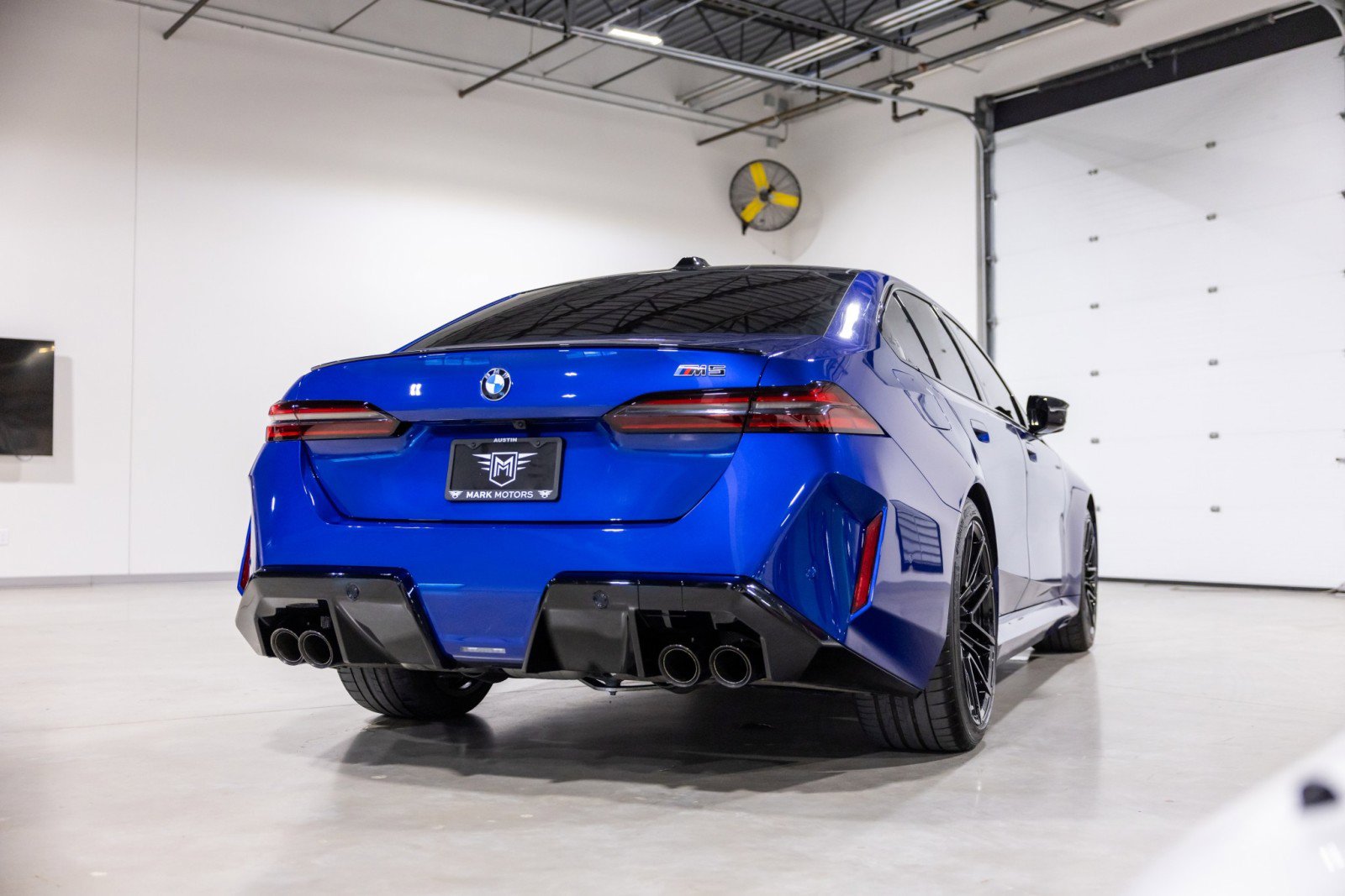 Used 2025 BMW M5 w/ Executive Package AWD/4WD image 4