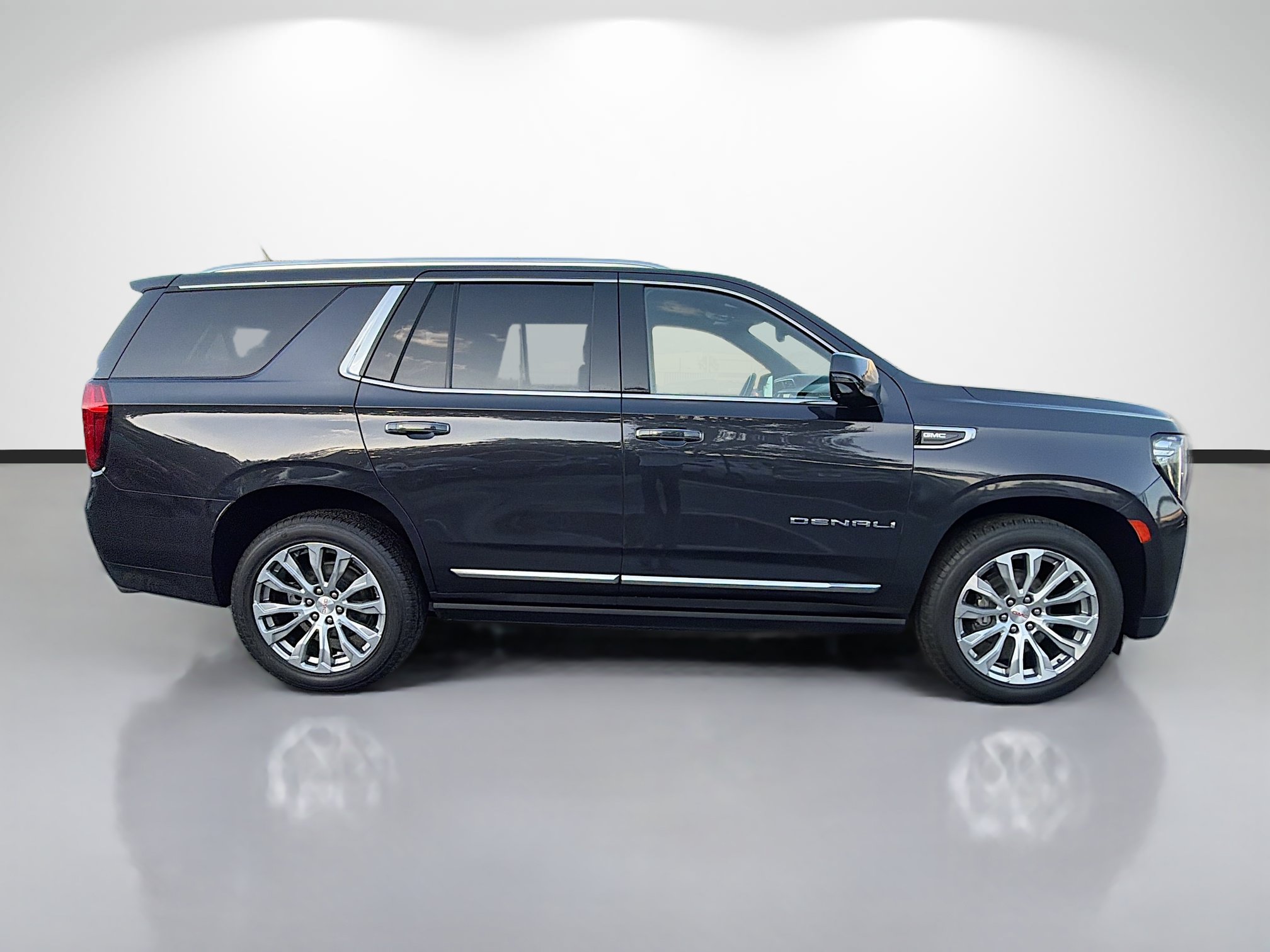 Used 2023 GMC Yukon Denali AWD/4WD image 6
