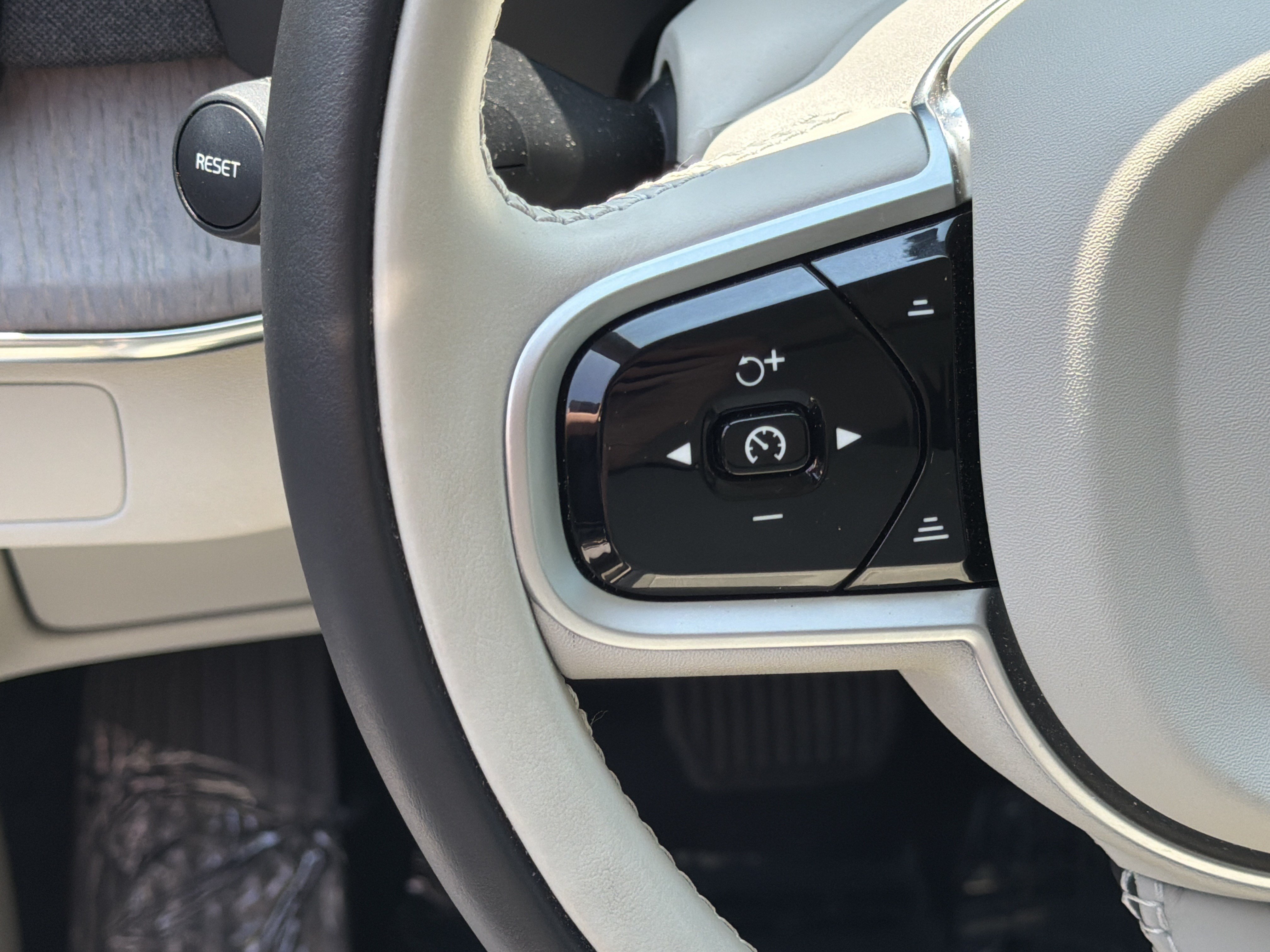 Certified 2026 Volvo XC90 B6 Ultra w/ Protection Package Premier AWD/4WD image 19