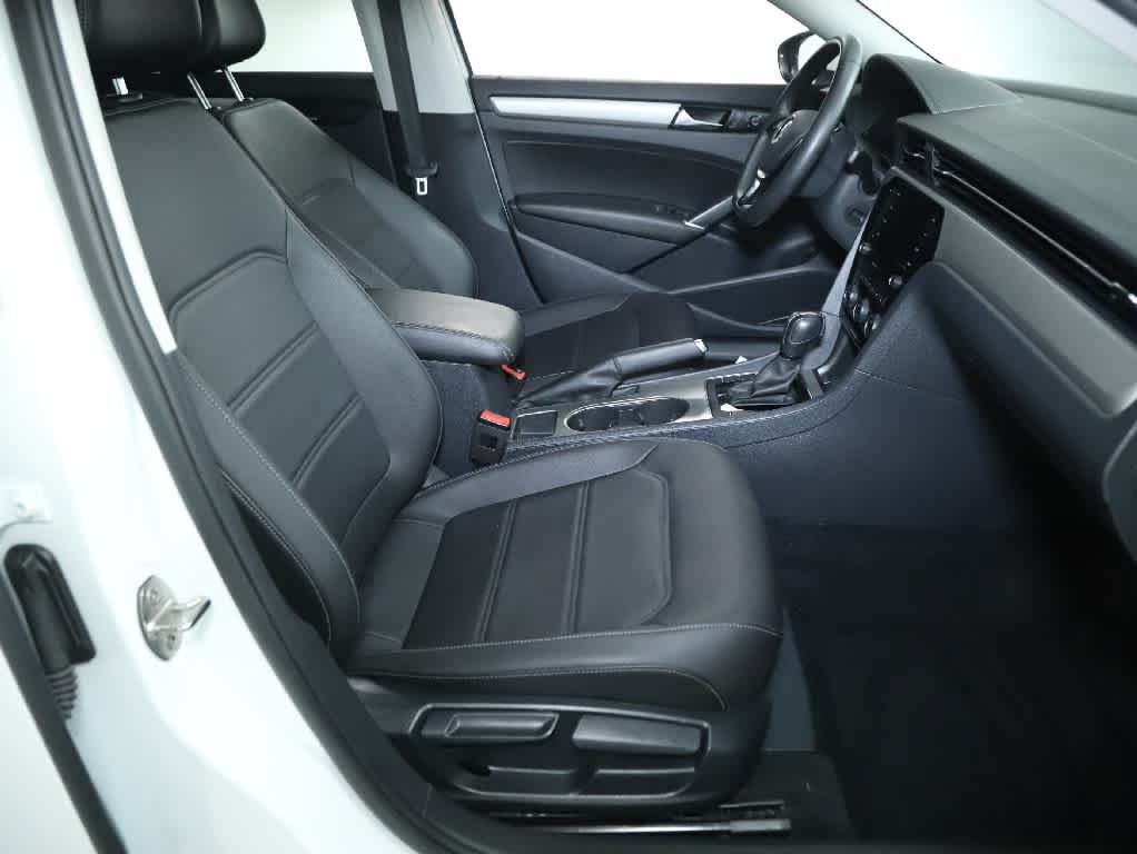 Certified 2022 Volkswagen Passat 2.0T SE FWD image 34