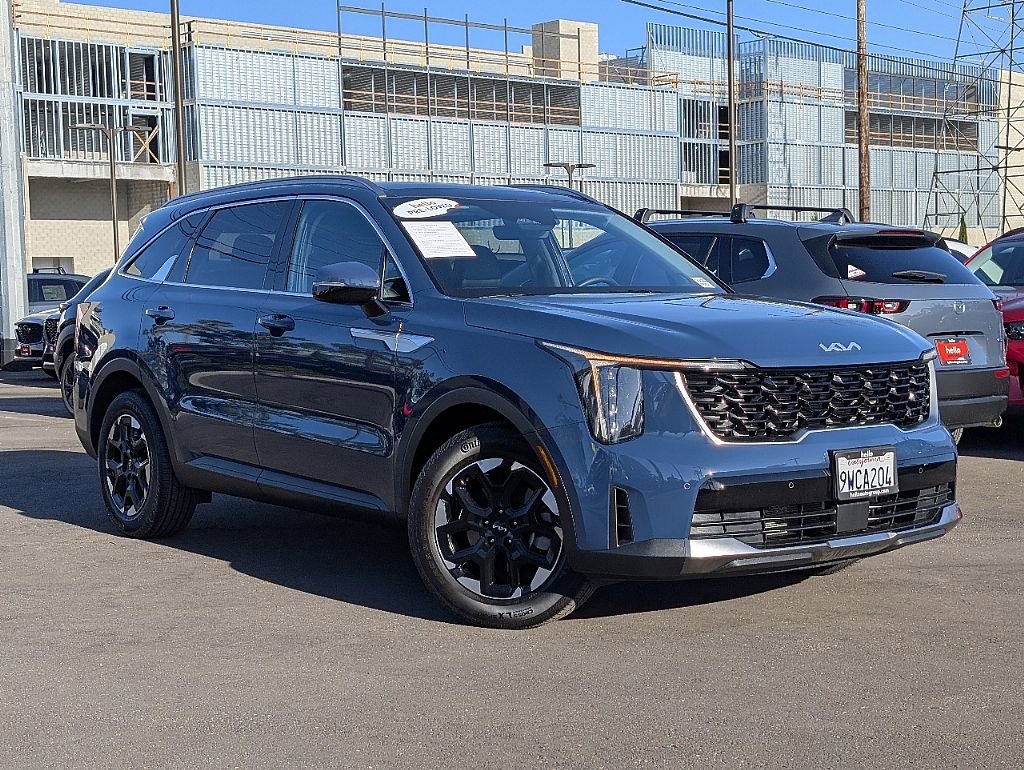 Used 2025 Kia Sorento S w/ Panoramic Sunroof Package image 4