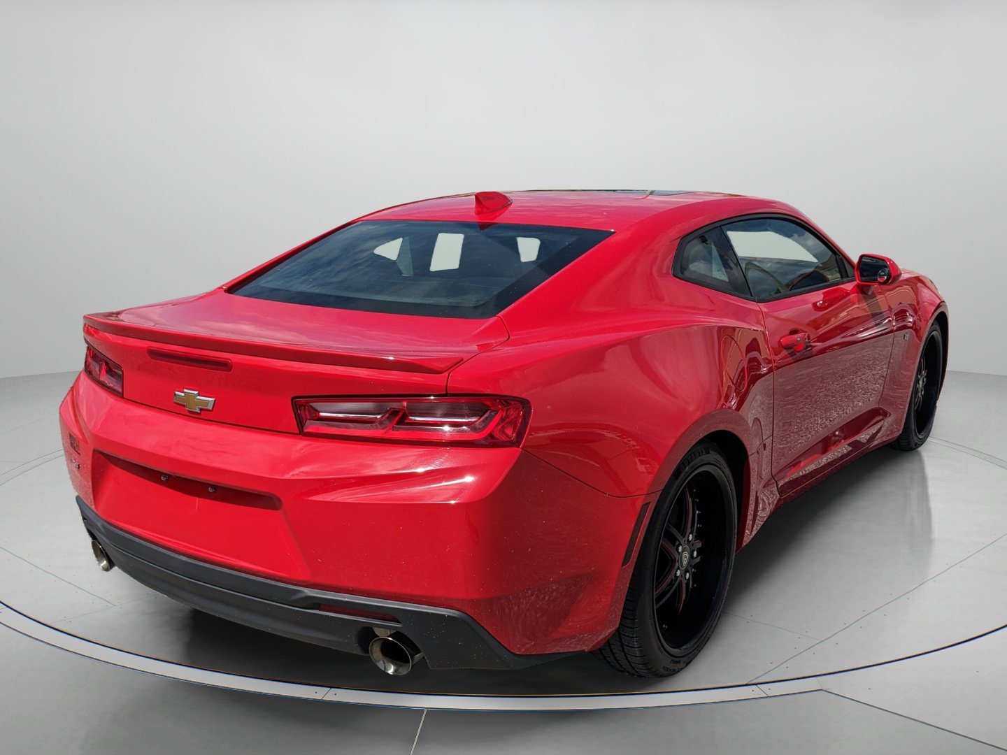Used 2018 Chevrolet Camaro LT w/ RS Package RWD image 8