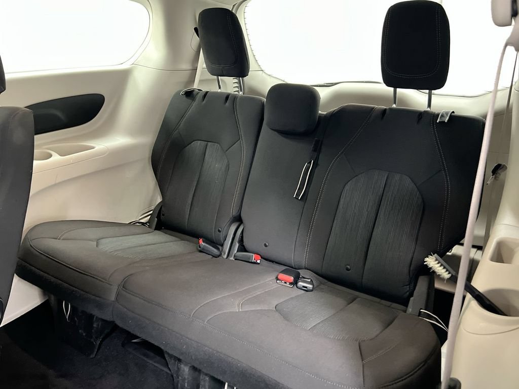 Used 2020 Chrysler Pacifica Touring w/ Advanced Safetytec Group FWD image 29