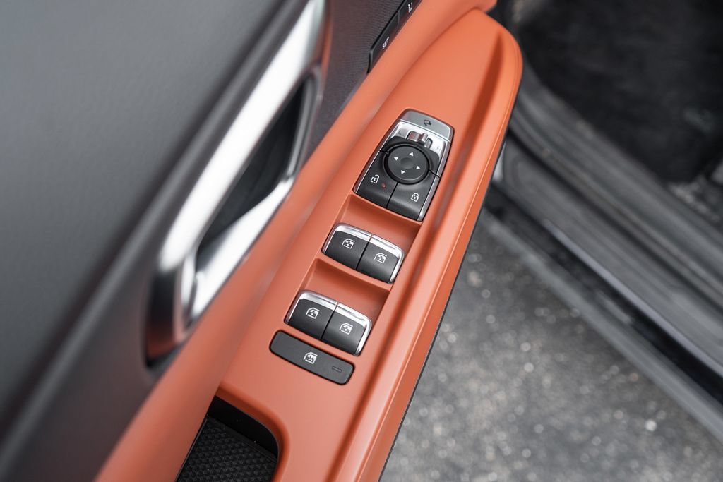 Used 2025 Kia Carnival EX FWD image 20