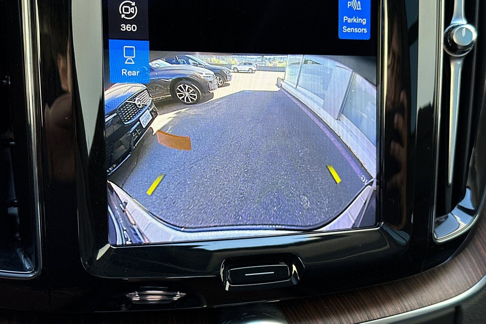 Certified 2023 Volvo XC60 T8 Ultimate AWD/4WD image 23