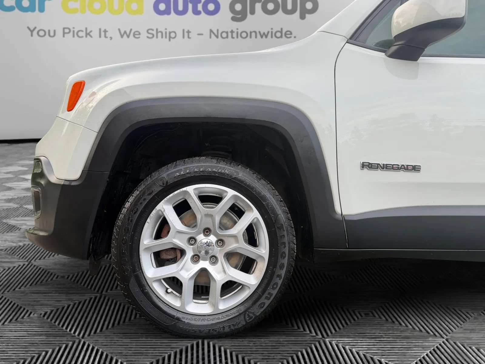 Used 2015 Jeep Renegade Latitude AWD/4WD image 16