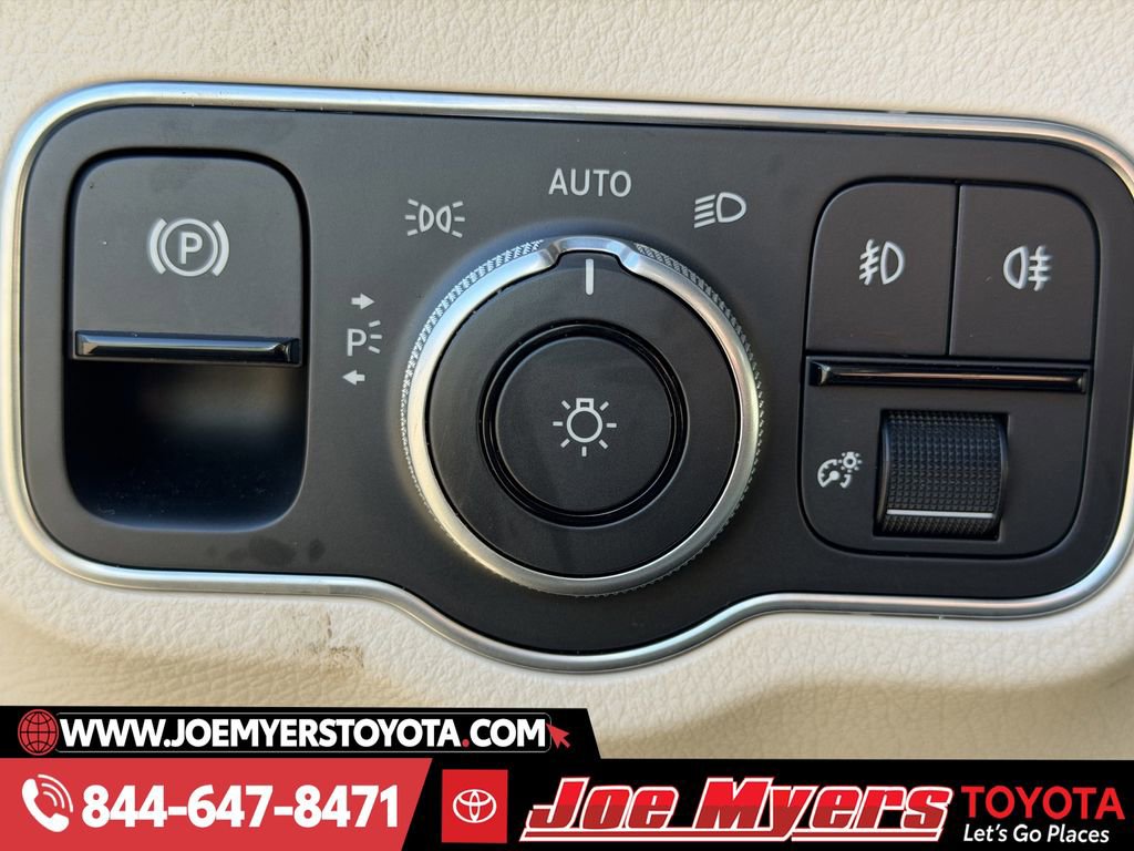 Used 2025 Mercedes-Benz GLA 250 4MATIC image 25