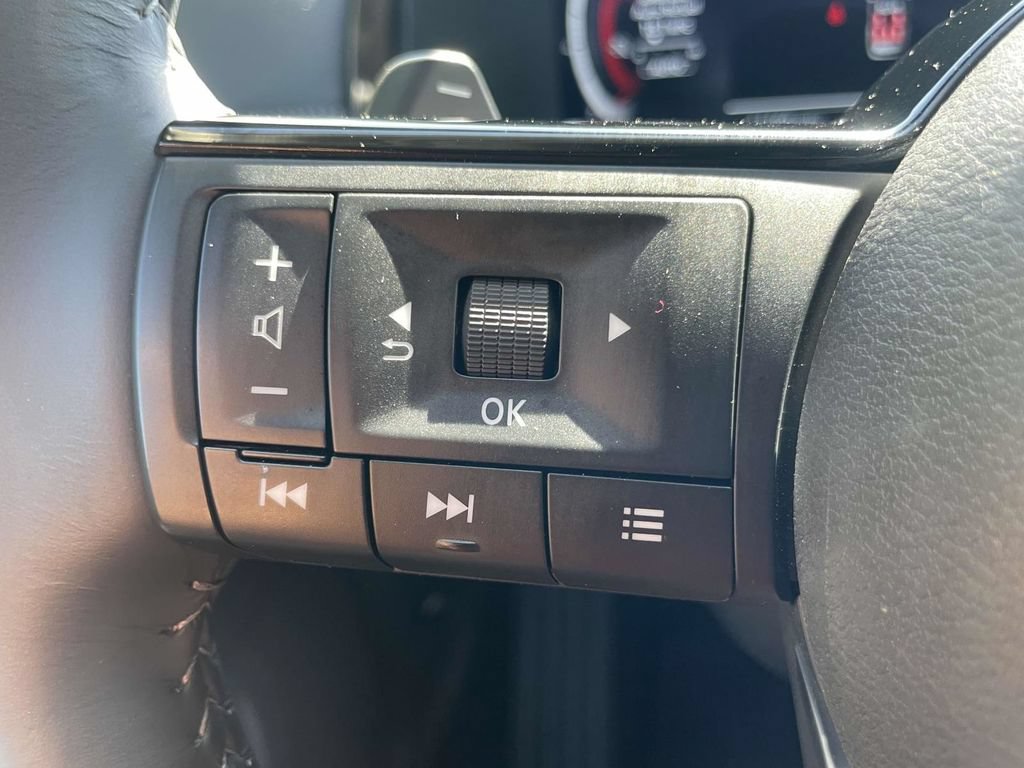 Used 2025 Nissan Pathfinder Platinum AWD/4WD image 33