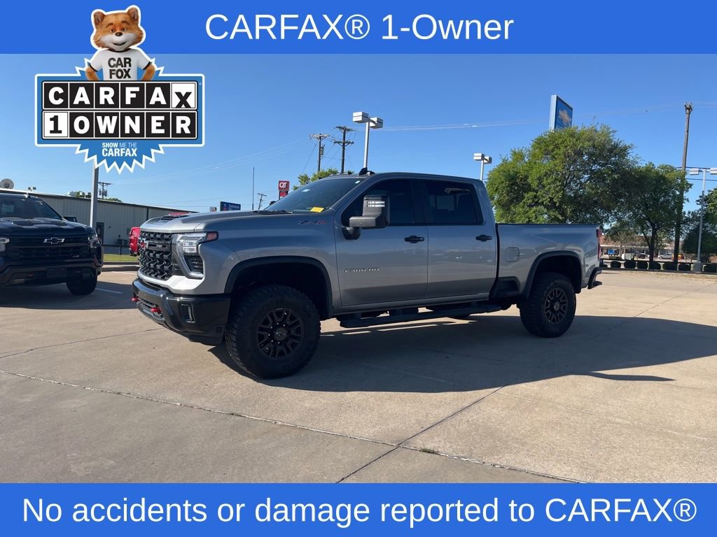 Used 2024 Chevrolet Silverado 2500 ZR2 w/ Technology Package image 2