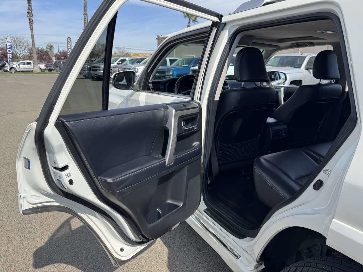 Used 2018 Toyota 4Runner Limited AWD/4WD image 19