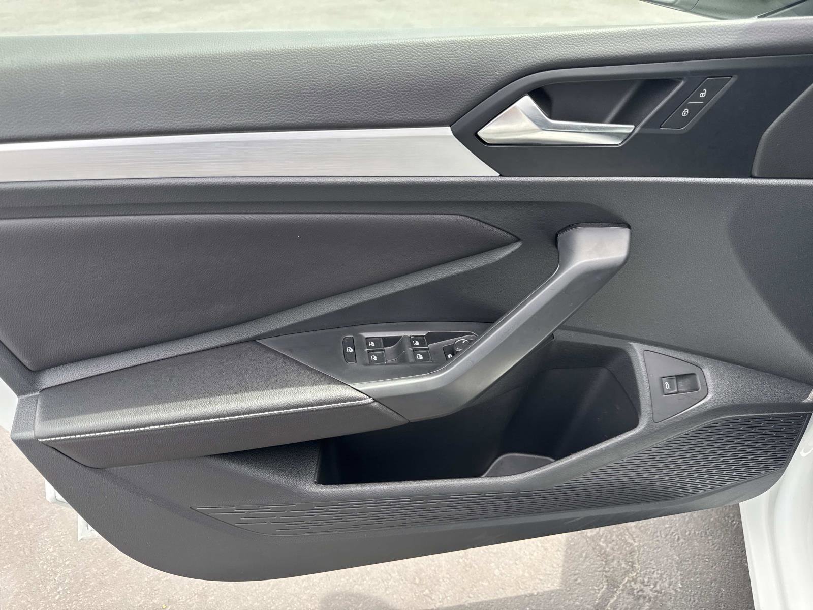 Certified 2025 Volkswagen Jetta Sport image 15