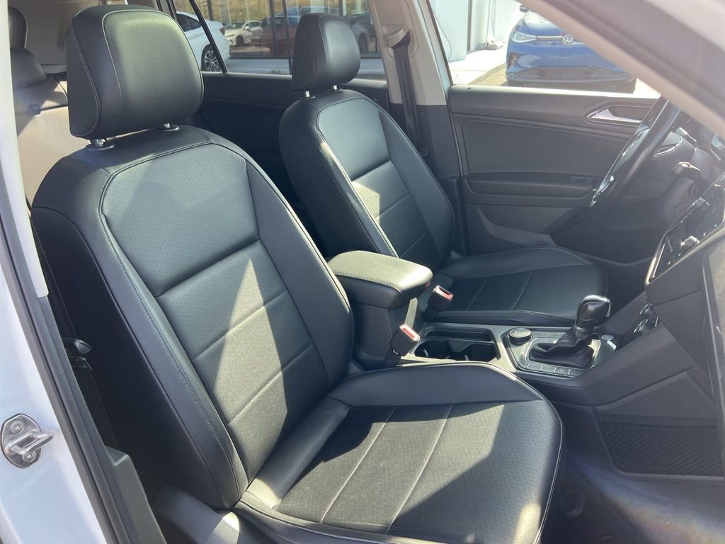 Used 2018 Volkswagen Tiguan SE w/ Panoramic Sunroof Package image 24