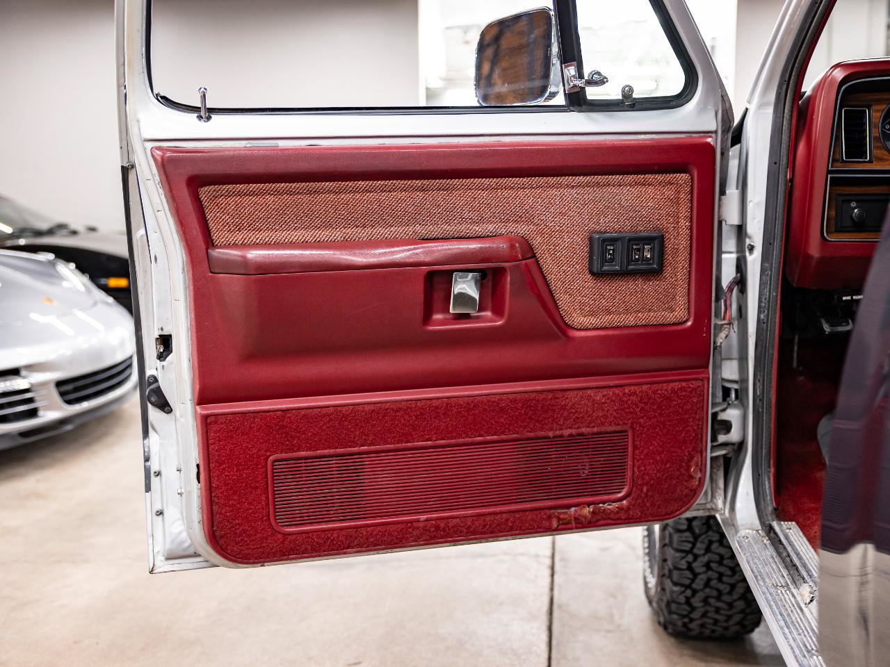 Used 1988 Dodge Ramcharger 4WD image 39