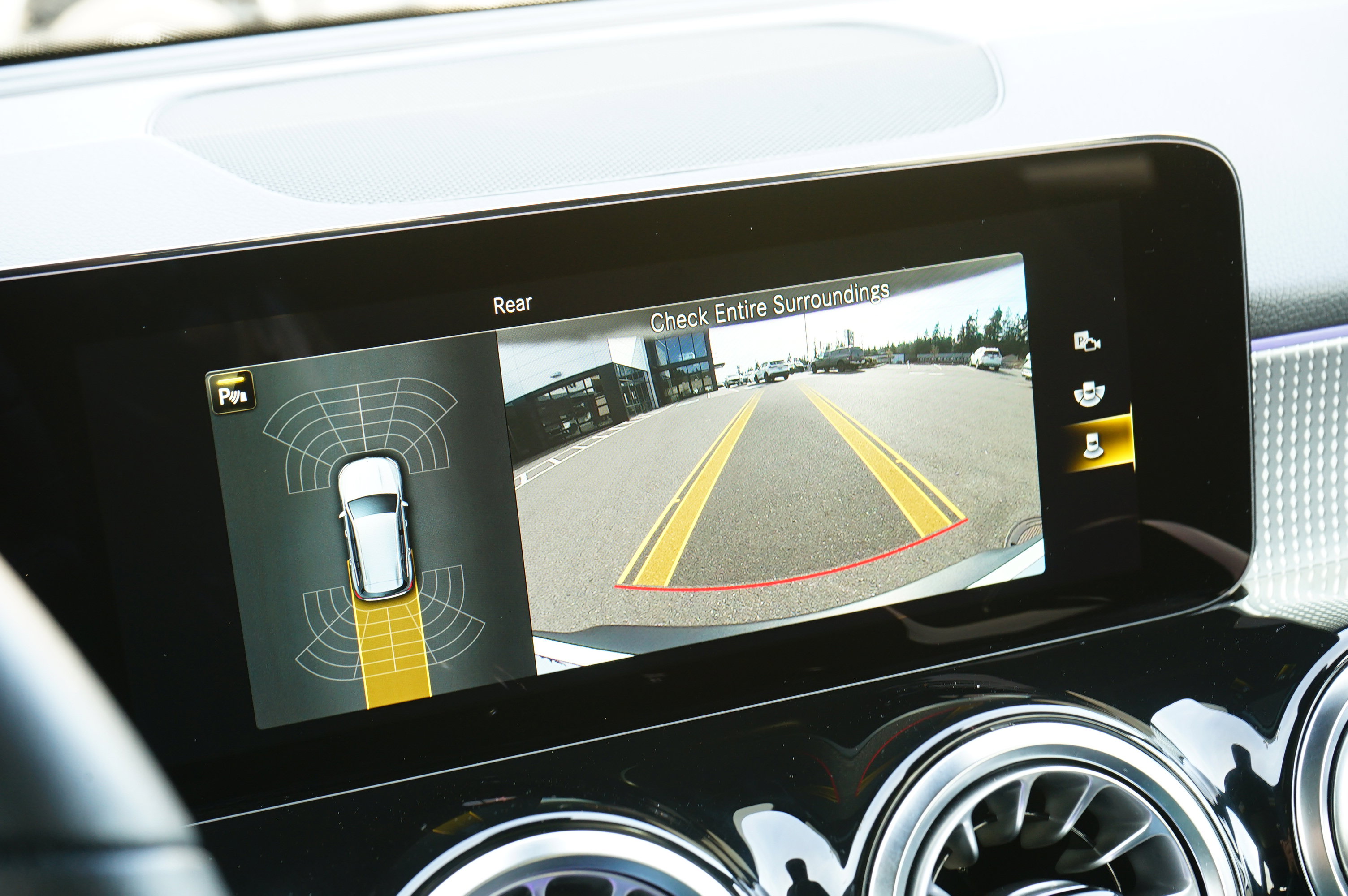 Used 2023 Mercedes-Benz EQB 300 4MATIC image 33