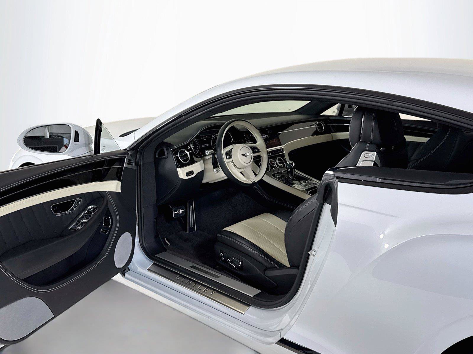 Used 2024 Bentley Continental GT V8 AWD/4WD image 11