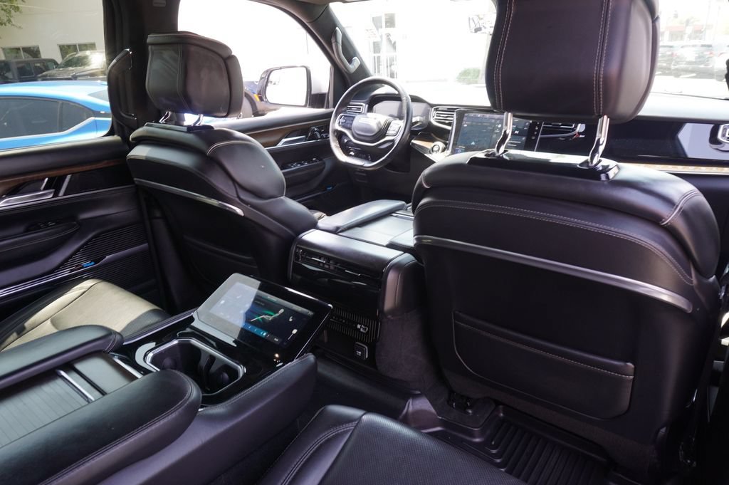 Used 2022 Jeep Grand Wagoneer Series II w/ Convenience Group III AWD/4WD image 11