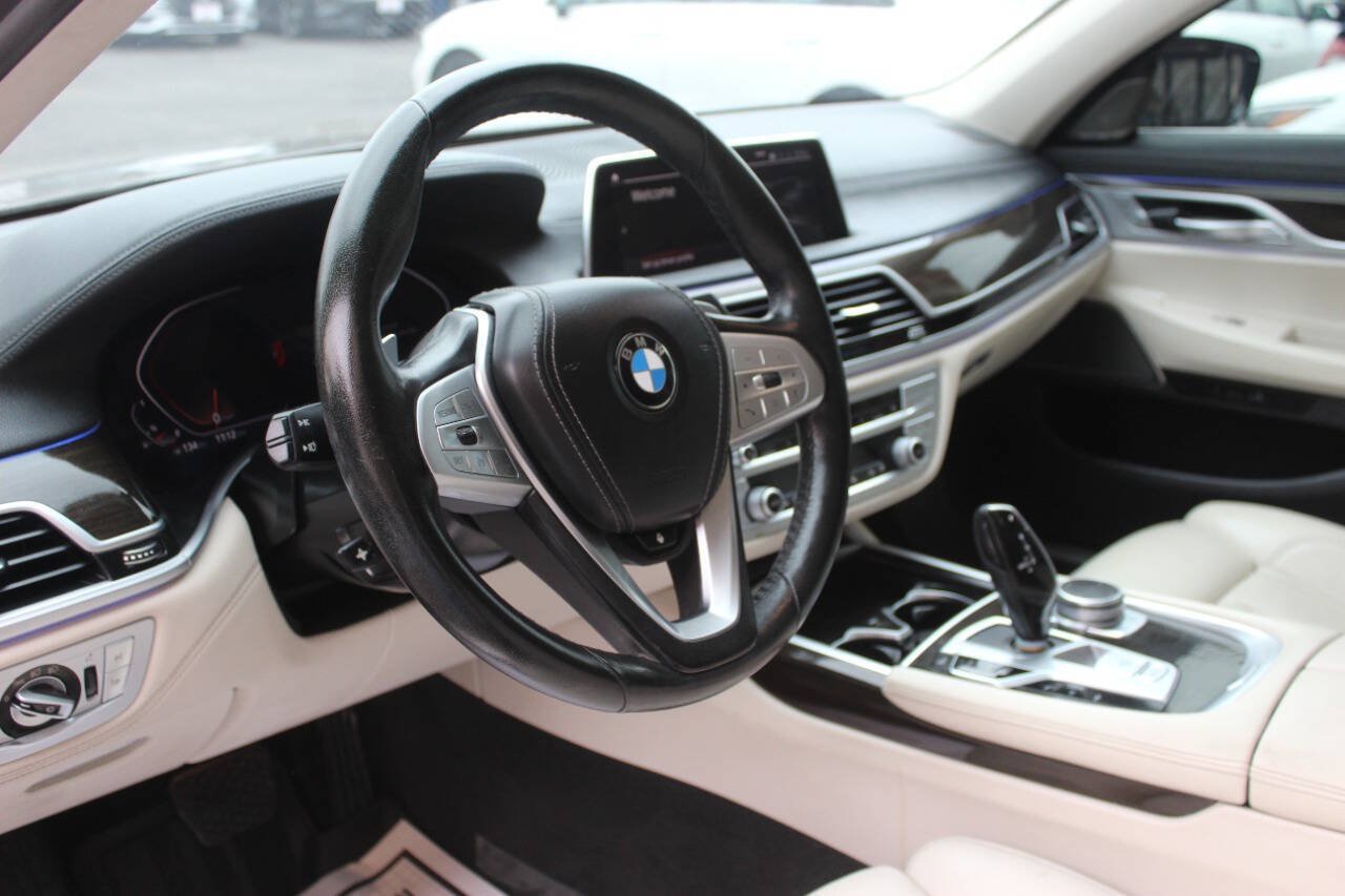 Used 2022 BMW 740i xDrive AWD/4WD image 11