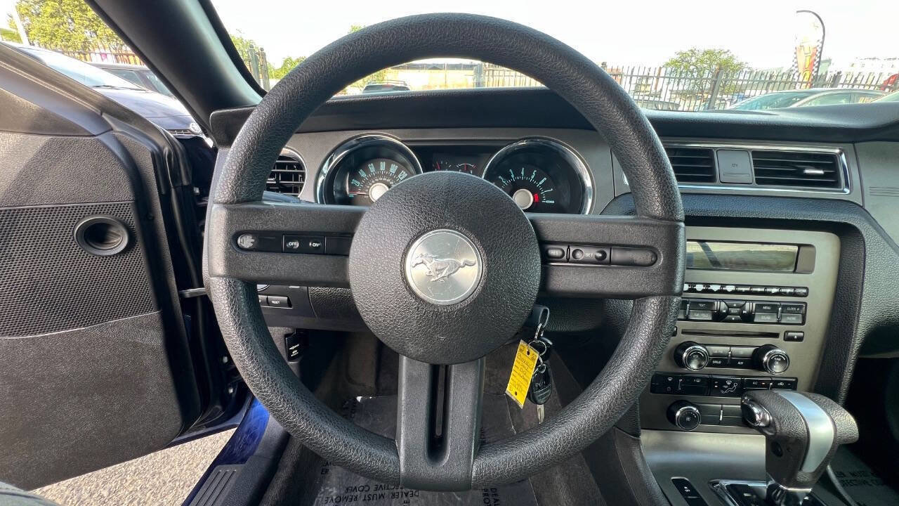 Used 2012 Ford Mustang Premium image 14